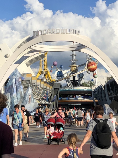 File:Tomorrowland Entrance2.jpg